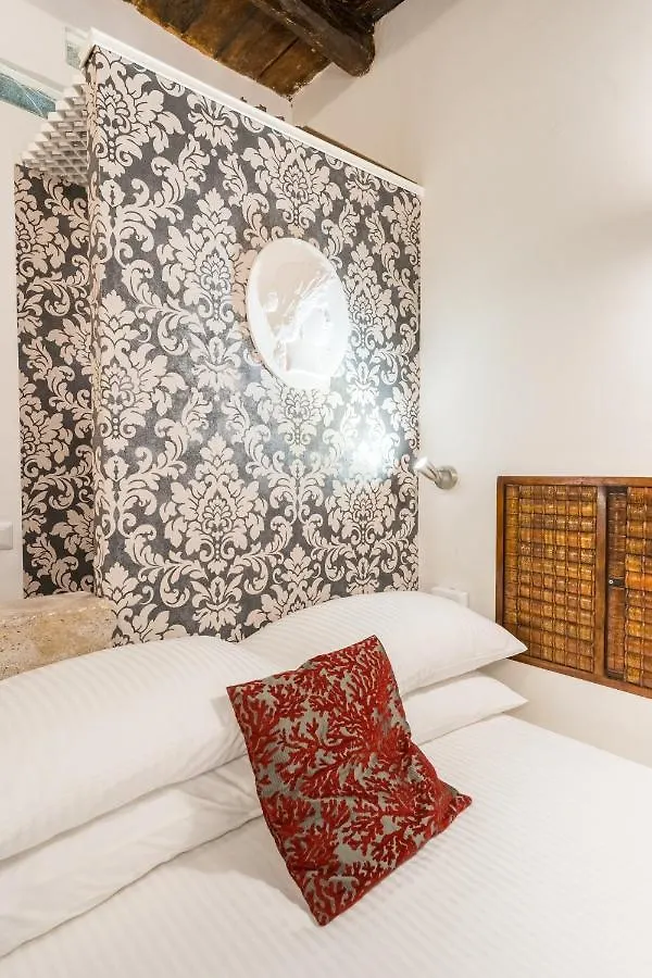 Intimo Ed Eclettico Studio A Trastevere Rome Apartment