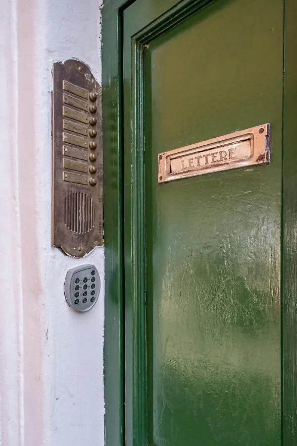 Intimo Ed Eclettico Studio A Trastevere Rome 0*,  Italy