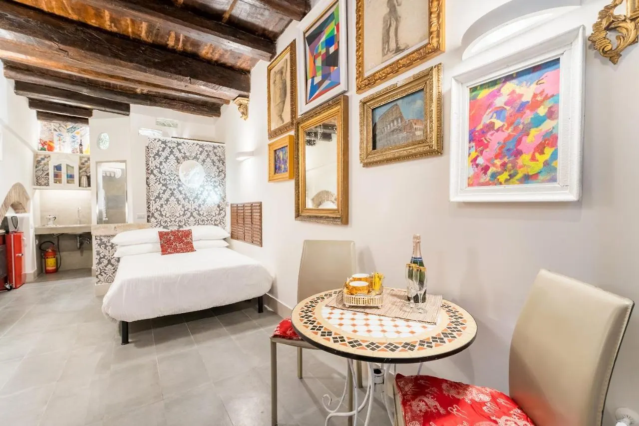 Intimo Ed Eclettico Studio A Trastevere Rome Italy